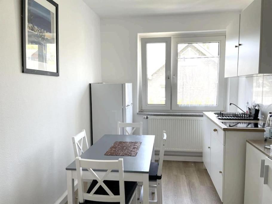 Duesseldorf Messe And Airport, 2-Bedroom Apartment With Kitchen And Garden Duisburg Exterior photo